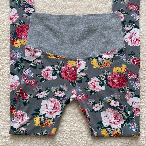 ⭐️HP⭐️ RUIOU Floral Maternity Leggings - Picture 2 of 13